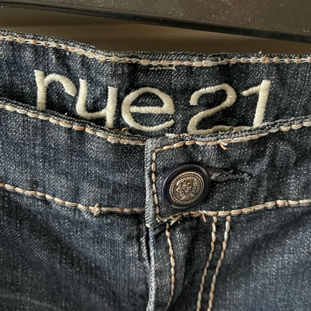 Rue21 Dark Blue Curvy Distressed Cuffed Denim Shorts - Picture 2 of 4